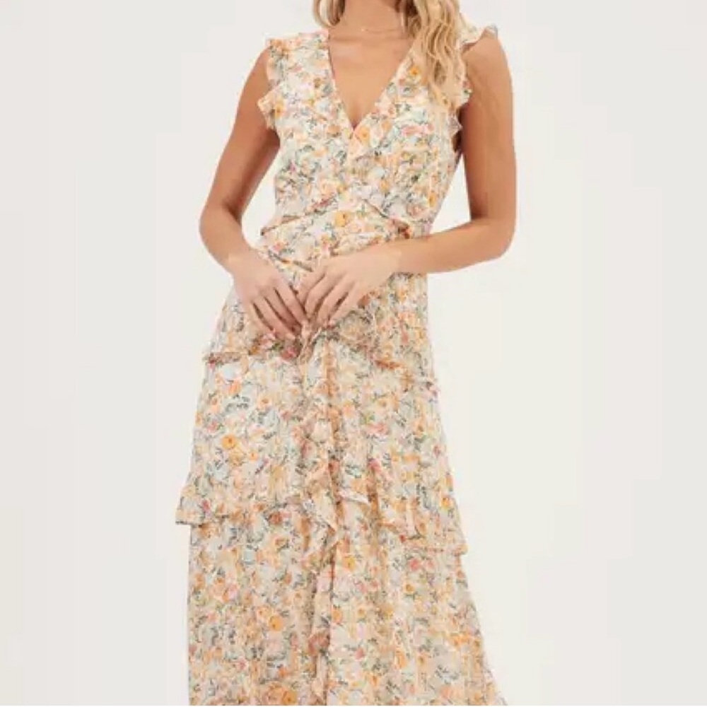 Astr Peach andCream Maxi Dress with Flutter Sleeves and V-Neck for Wedding Guest